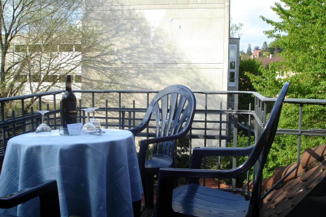 Villa Am Rosenfelspark 로라흐 외부 사진